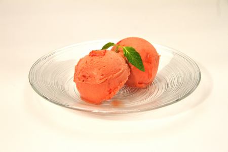 芝士蛋糕配香草冰淇淋/米勒可麗餅配草莓醬/季節性冰淇淋