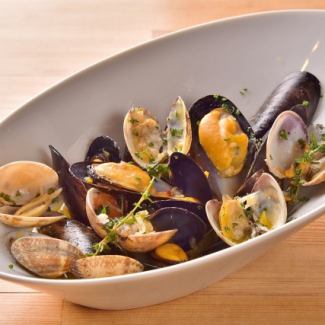 White wine steamed clams and mussels