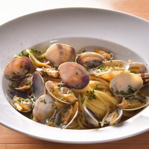 Vongole Bianco with plenty of seafood