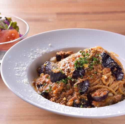 Bolognese of eggplant and minced beef