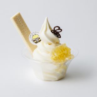 ソフトクリーム（巣蜜添え）