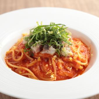 鯵のタルタルと大葉のトマトパスタ
