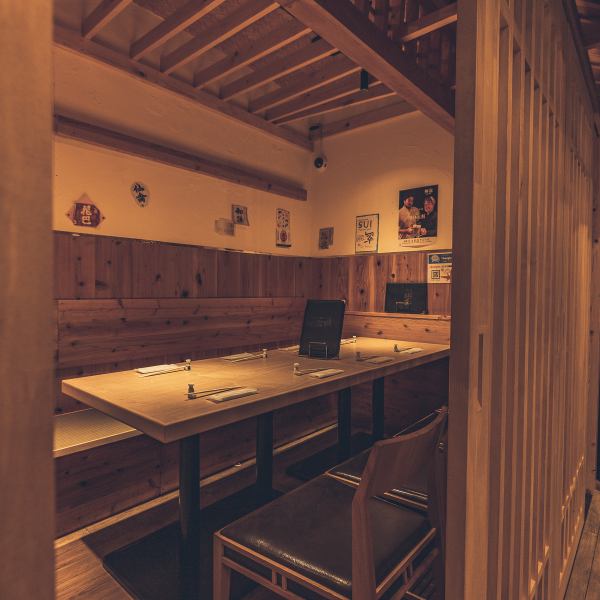 【完全個室】各種ご宴会にお使いいただける個室席をご用意いたしました。各個室は扉付きですので、周りを気にせずご利用いただけます。個室席は最大14名様までご案内可能◎コースもございますのでご予算に応じてお選びください。《牡蠣、海鮮、魚》