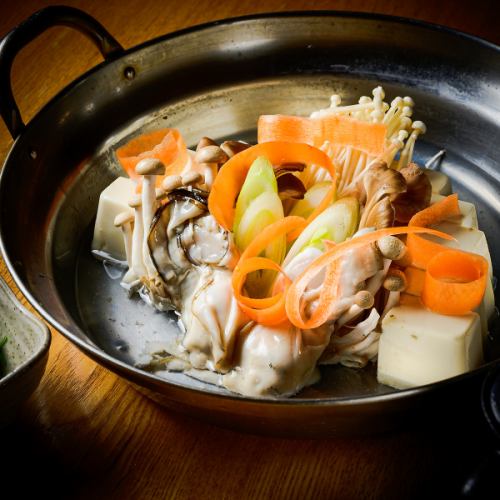 牡蠣の旨味が染み渡る！大粒の生牡蠣を贅沢に使った「生牡蠣入り湯どうふ」で心も体も温まる