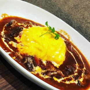 ビーフシチューオムライス