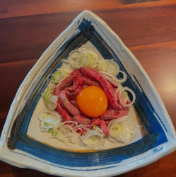 炙りユッケ