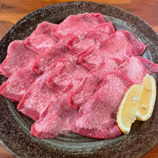 【仕入れからお届けまで1度も冷凍無し！】柔らかい×ジューシーな歯ごたえが特徴の生タン塩1400円（税込）