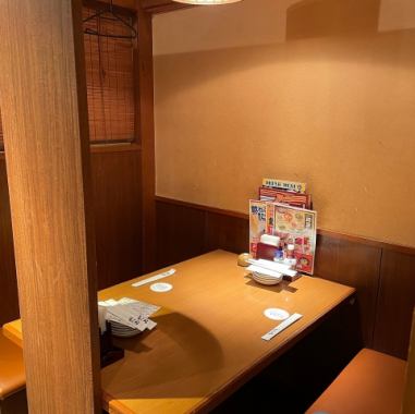 The interior of the store has a fashionable atmosphere! It is also recommended for girls-only gatherings and moms-only gatherings! You can relax in a fashionable space ♪ Spacious table seats! * The image is an affiliated store.