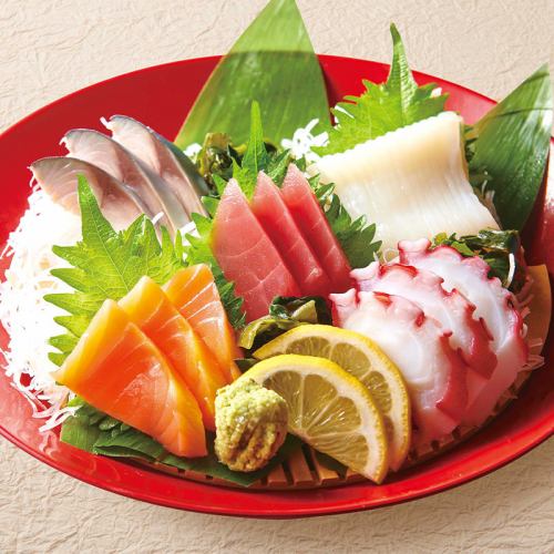 Assortment of five pieces of sashimi, two pieces