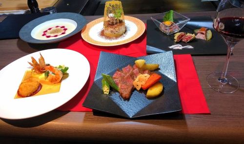 飛騨牛ステーキを中心とした贅沢コース。