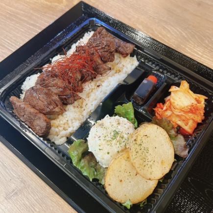 コクのある赤身肉を楽しめる♪炭火焼肉弁当【2】SILVER「ハラミ＆サガリ 熟成弁当」1800円(税込)