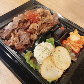 芳醇で柔らかな黒毛和牛を堪能♪炭火焼肉弁当【2】SILVER「黒毛和牛ロース弁当」2000円(税込)