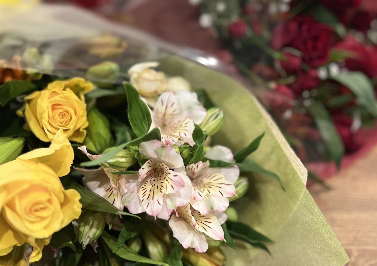 At flower, we'll prepare flowers to create a surprise for you!