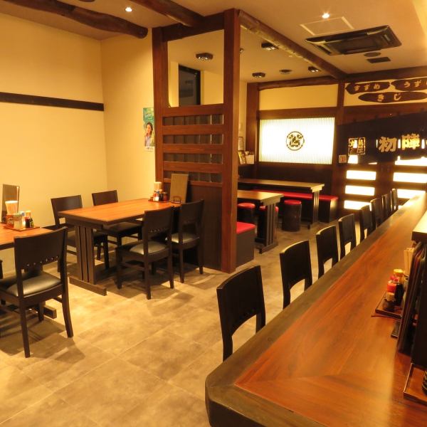 We can enjoy any guest at table seat, counter seat, spacious shop.Family, friends, colleagues, one person, etc. . .