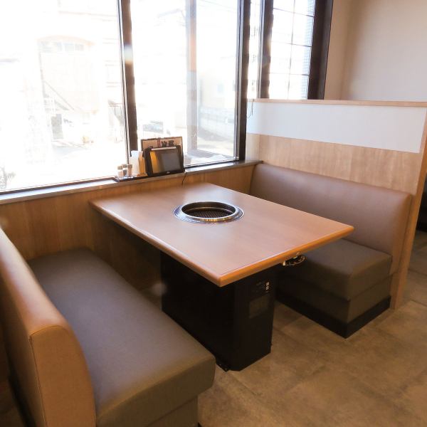 The table sofa seats allow you to enjoy a relaxing meal.Please use it not only for various banquets, but also for families, birthdays, anniversaries, etc. ♪