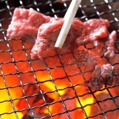 Enjoy grilling your yakiniku with a choice of two grilling methods: gas or charcoal!