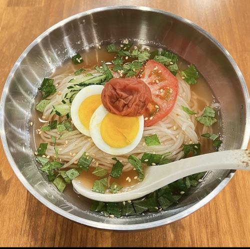 牛司自慢の梅冷麺
