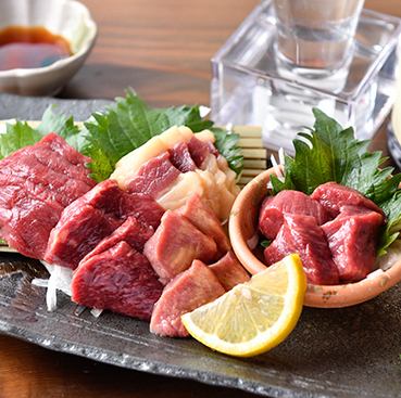 馬刺し盛り合わせ