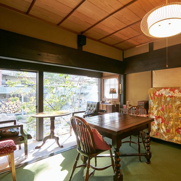 【感染症対策済み】築300年の古民家で営むカレー専門店。こだわりと愛情をの詰まったメニューを愉しんで頂けるお店です。落着きのある雰囲気、気軽にランチ利用から、オシャレにディナータイムの貸切ご予約まで幅広くお使いいただけるお店です。お気軽にお問い合わせください。