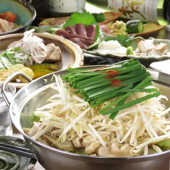 【本店特色菜！！咸内脏火锅套餐：¥3,000（含税）】另加¥1,500可享120分钟畅饮。