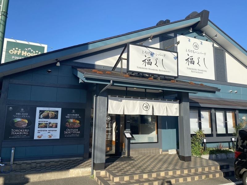 居心地の良いスタイリッシュな空間★ボックス席はプライベート感たっぷりで周りを気にせずお食事をお楽しみ頂けます。福よしこだわりの味をごゆっくりとお楽しみください。