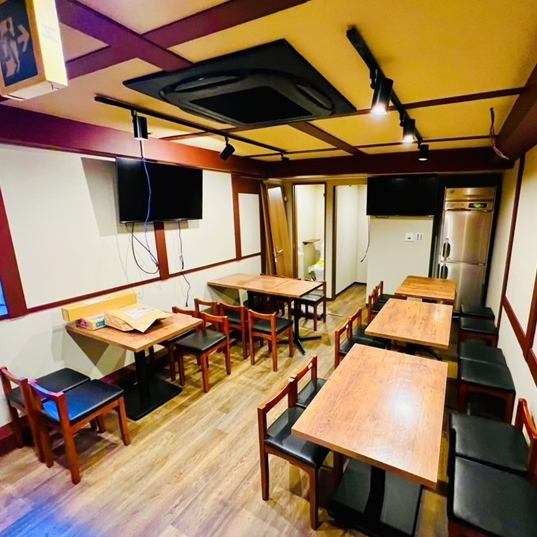 Our 2nd floor is very spacious. Large parties are also welcome! We also accept reservations for the 2nd floor for up to 20 people at any time! It is popular for company banquets and welcome and farewell parties. ♪♪ Enjoy our carefully selected menu along with a wide variety of sake and drinks!