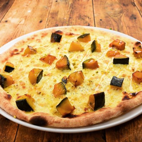 南瓜、培根和开心果，淋上雪白的蜂蜜酱