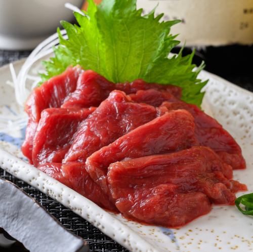 熊本直送的馬肉刺身（1種）