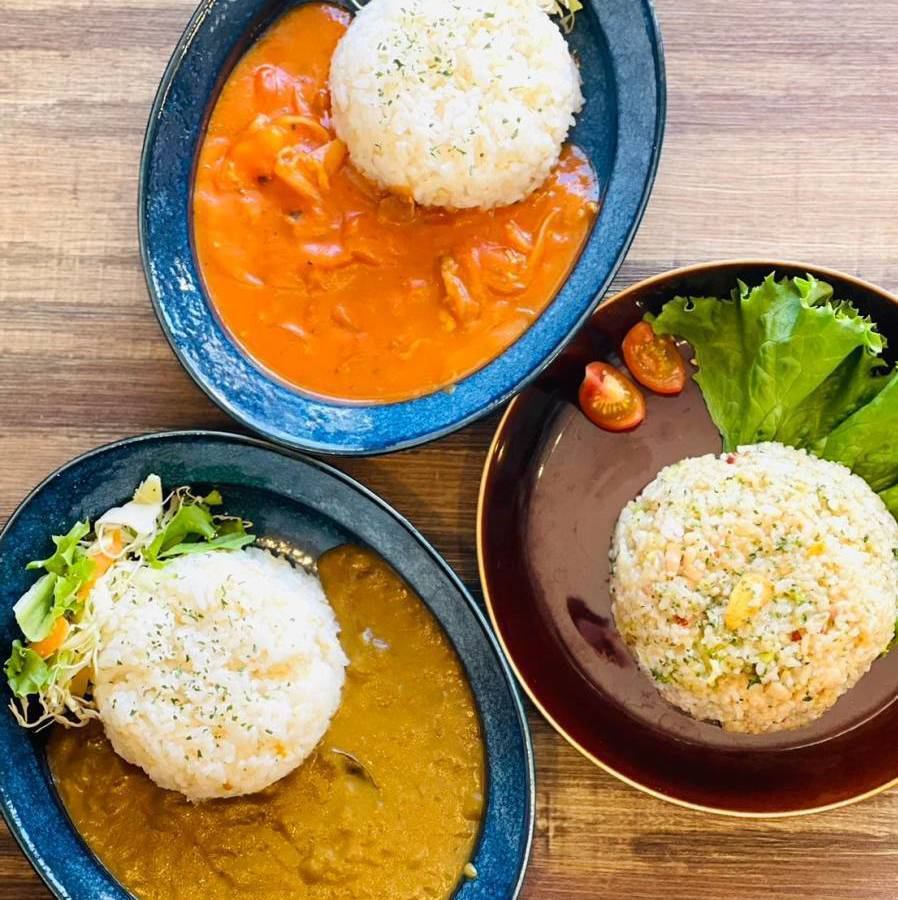 牛すじカレーをはじめとしたこだわりの料理をご提供◎