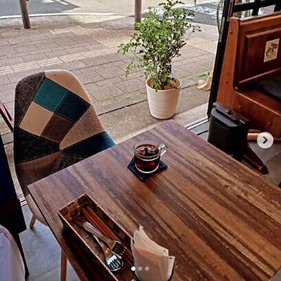 【テラス席◎】解放感のあるお席もご準備しています。季節や街を感じながらお食事やお酒や音楽をお楽しみください。