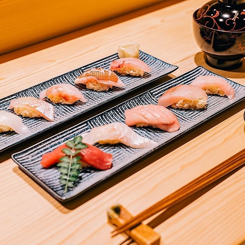 We serve local Kanagawa fish as sushi at the sushi counter, which has a space that makes you believe you are inside a university.
