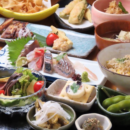 히로시마 식재료 사용 ◎부쿠로마치에 자리한 세토우치 식재료를 즐길 수 있는 가게.