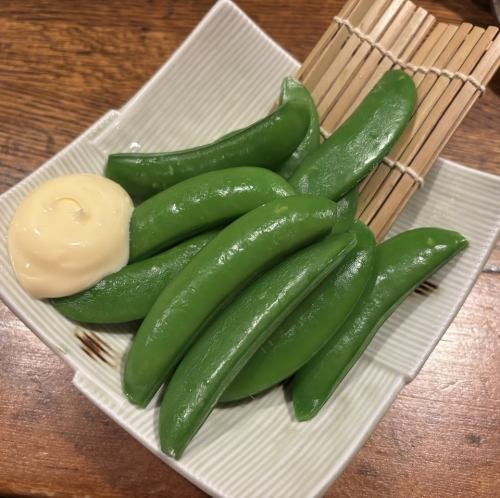 Boiled snap peas in salt