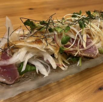 淡路島産の玉ねぎと鰹のたたきサラダ