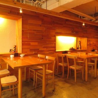 We can prepare seats for 2 to 10 people.You can enjoy it in every scene.Our shop does not have a private room, but you can spend a relaxing time in a hideaway space.