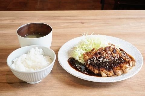 名物を超えてしまったイタリアンシェフが作る厚切りトンテキ定食!