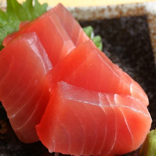 Tuna sashimi / shellfish sashimi / scallop sashimi / red shrimp sashimi / yellowtail sashimi