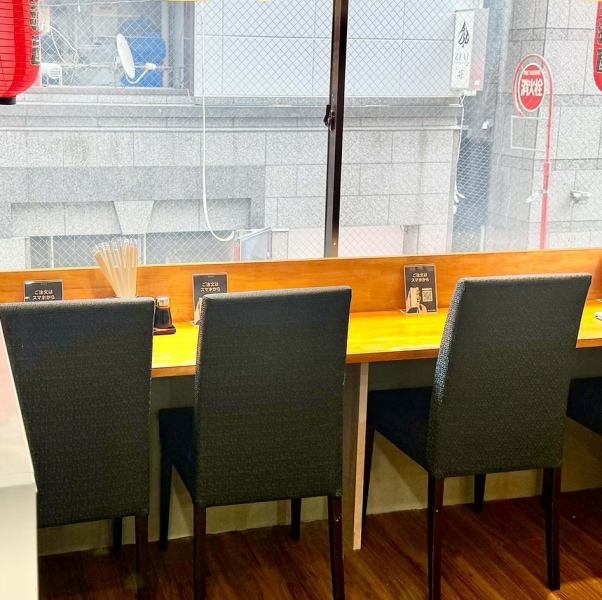 当店のイチオシは広々としたカウンター席です。お一人様も気軽にご来店ください!会社帰りや地元の方、様々なシーンでご利用可能です!