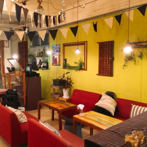 Four-seat sofa seat × 4 table, six-person sofa seat × 2 table (Up to 26 people ♪)