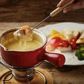 [2/1~2/14] Valentine's Special Cheese Fondue Course (7 dishes) 5,000 yen (tax included) / 120 minutes of all-you-can-drink included