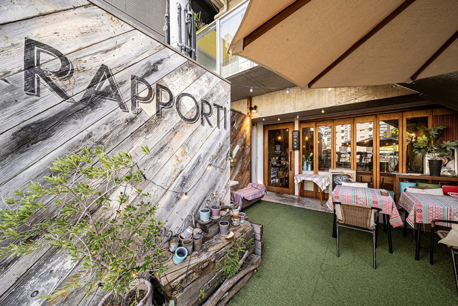 Enjoy a spacious, stylish terrace with a large screen, sound system, microphones, and more! Perfect for weddings, company banquets, and other parties! Venue fees and equipment rental are free! You're welcome to bring your own performances or unique event plans. Celebration cakes are available with plates, and whole cakes are also welcome!