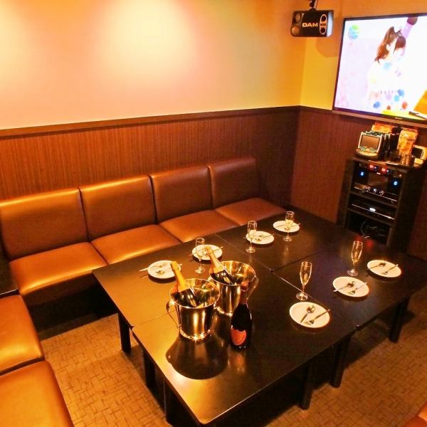A medium-size private room that can accommodate up to 15 people.Company banquets can be used for a wide range of occasions, from 1st, 2nd and 3rd parties.Only food can be brought in! Let's have a blast together♪