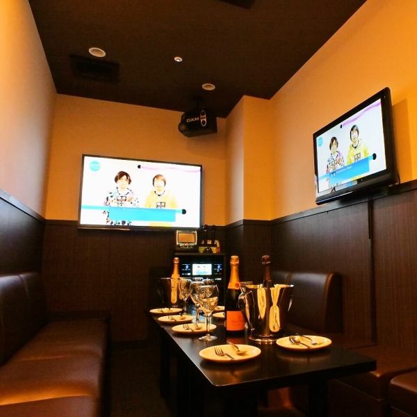 Complete private room for up to 10 people.Ideal for small to large groups.Equipped with multiple large monitors and the latest karaoke, it can be used for a variety of purposes!