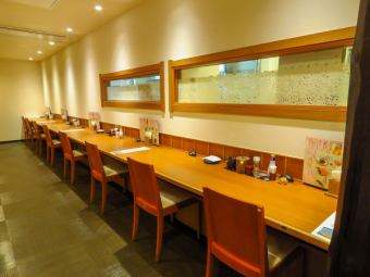 Great for a meal or just sakura ◎We also have counter seats that are easy for even one person to use.