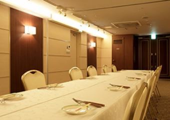 The completely private room accommodates 8 to 34 people (seated)!The layout can be changed according to the number of people, and projectors and screens are available for rent, so welcome and farewell parties with special events, alumni parties, wedding after-parties, thank-you parties, auspicious events, etc. Can be used in a wide range of ways.Please feel free to contact us by phone.
