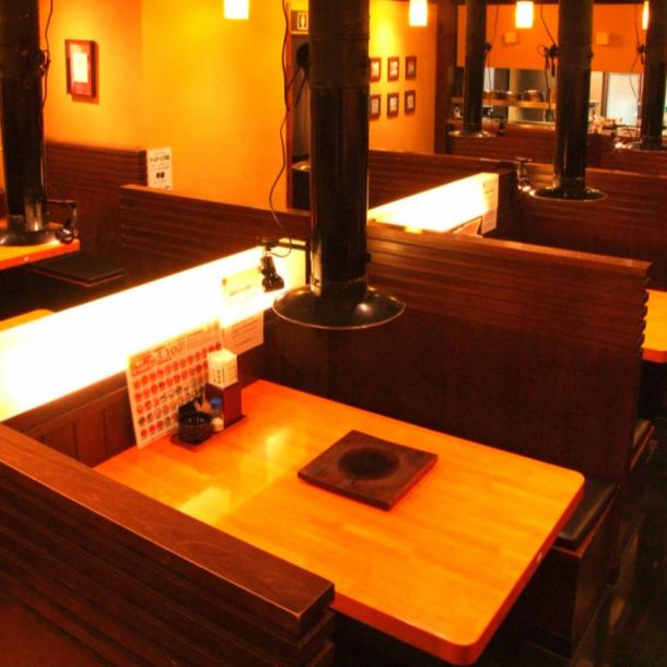 In a spacious shop ★ The table seat has become a BOX type, you can enjoy it without worrying around ♪