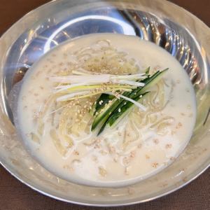 聚楽の園の白い冷麺(コンクッス)