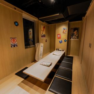 We have private rooms with sunken kotatsu tables available for 10 people or more. Perfect for a variety of occasions, including families with children, celebrations, and banquets.