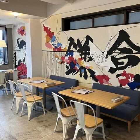 グループでのご利用に最適な4名様用のテーブル席を複数ご用意しております。広々とした空間で、他のお客様を気にせずゆったりとお過ごしいただけます。ご友人との食事やご家族での団欒にぴったりで、落ち着いた雰囲気の中で美味しい料理と会話をお楽しみください♪