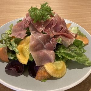 スペイン産生ハムのシーザーサラダ